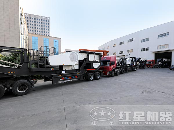 移動(dòng)破碎站廠家發(fā)貨現(xiàn)場(chǎng) 移動(dòng)破碎站廠家發(fā)貨現(xiàn)場(chǎng)