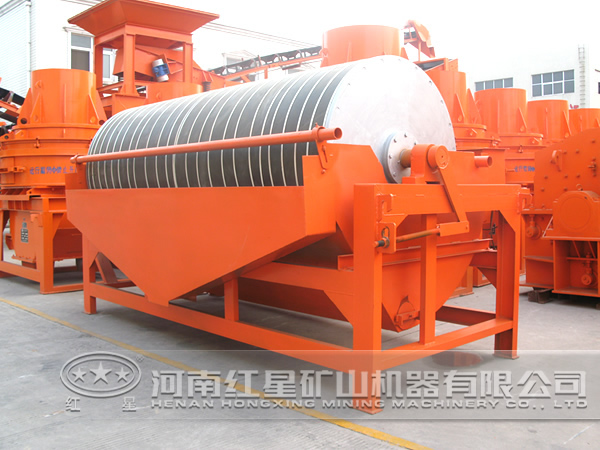 廠區(qū)擺放的磁選機設備—供客戶參觀