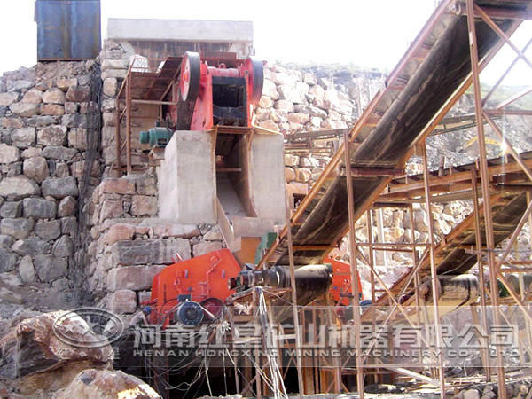 破碎生產(chǎn)線現(xiàn)場(chǎng)