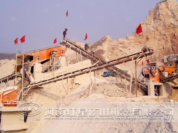 石料生產(chǎn)線現(xiàn)場 石料生產(chǎn)線現(xiàn)場