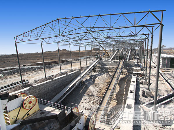 912鄂式破碎機生產(chǎn)現(xiàn)場 912鄂式破碎機生產(chǎn)現(xiàn)場