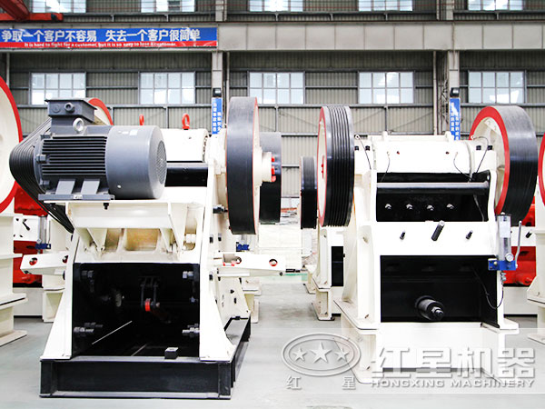 1500×1800鄂式碎石機 1500×1800鄂式碎石機