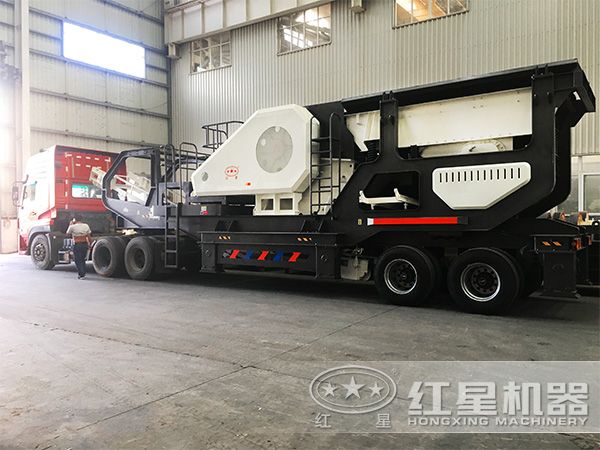 輪胎式移動石子破碎站發(fā)貨現(xiàn)場 輪胎式移動石子破碎站發(fā)貨現(xiàn)場