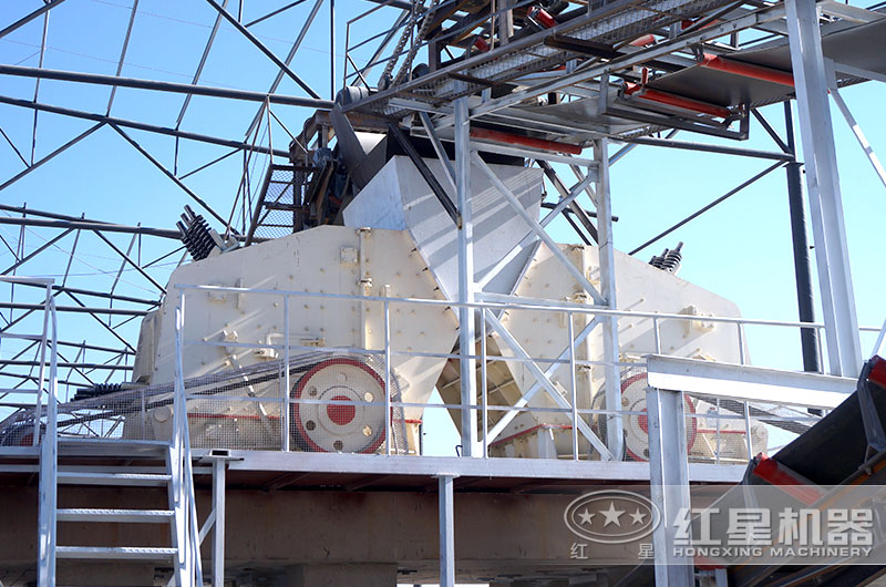 砂石料生產(chǎn)線(xiàn)現(xiàn)場(chǎng) 砂石料生產(chǎn)線(xiàn)現(xiàn)場(chǎng)