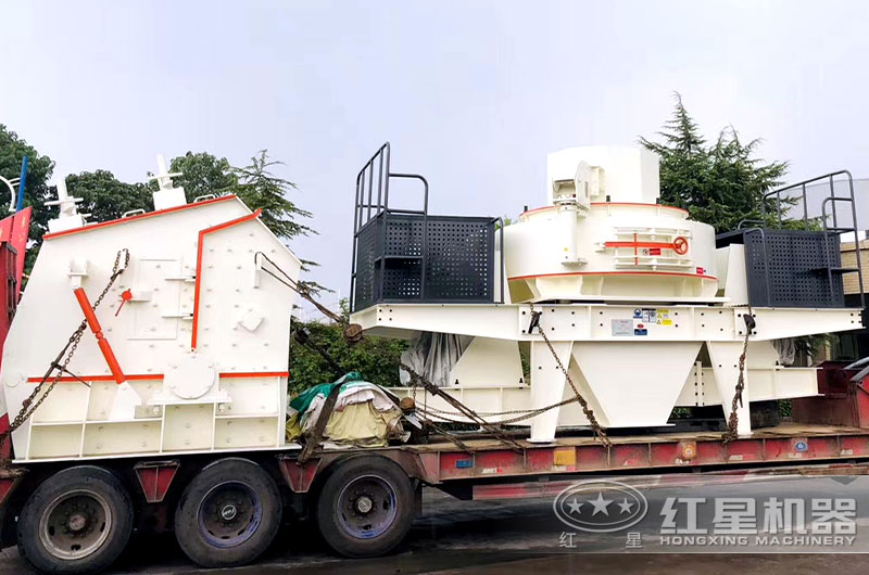 石料生產(chǎn)線(xiàn)發(fā)貨現(xiàn)場(chǎng) 石料生產(chǎn)線(xiàn)發(fā)貨現(xiàn)場(chǎng)