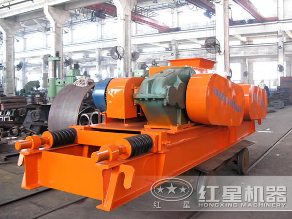 小型齒輥制砂機生產(chǎn)車間 小型齒輥制砂機生產(chǎn)車間