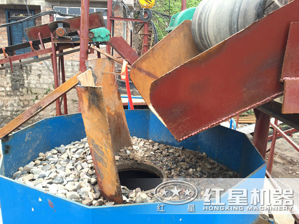 制砂機(jī)作業(yè)現(xiàn)場 制砂機(jī)作業(yè)現(xiàn)場