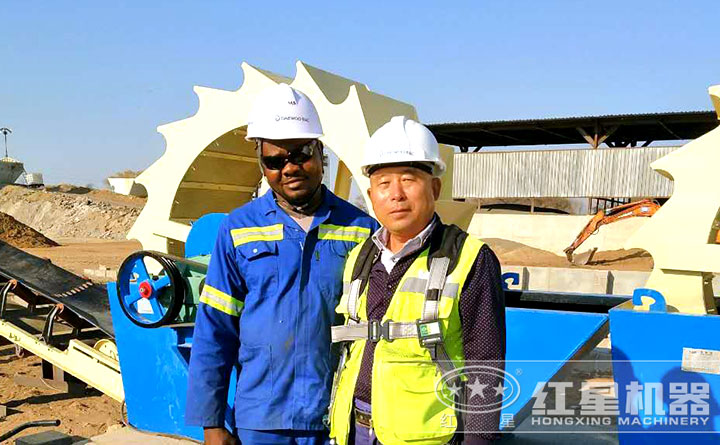 廠家對(duì)洗砂機(jī)安裝、調(diào)試現(xiàn)場(chǎng)