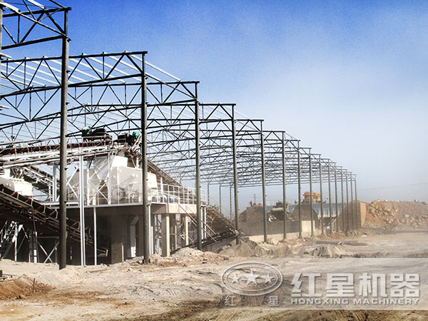 新型反擊式有效制砂機(jī)生產(chǎn)現(xiàn)場(chǎng) 新型反擊式有效制砂機(jī)生產(chǎn)現(xiàn)場(chǎng)