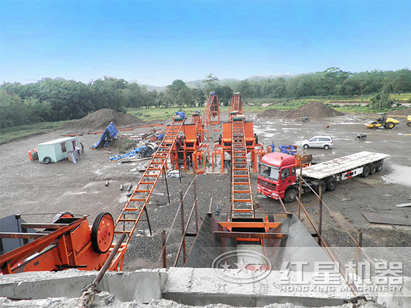 小型細(xì)碎沖擊式制砂機(jī)生產(chǎn)現(xiàn)場(chǎng) 小型細(xì)碎沖擊式制砂機(jī)生產(chǎn)現(xiàn)場(chǎng)