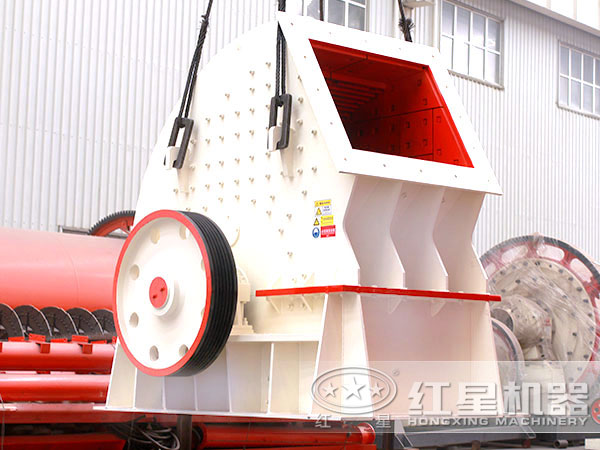 PCZ型石灰石重錘式破碎機(jī) PCZ型石灰石重錘式破碎機(jī)