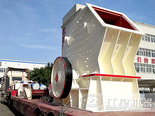 PCZ型石灰石重錘式破碎機(jī)發(fā)貨 PCZ型石灰石重錘式破碎機(jī)發(fā)貨