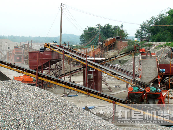 生產(chǎn)線中的對輥式破碎機 生產(chǎn)線中的對輥式破碎機