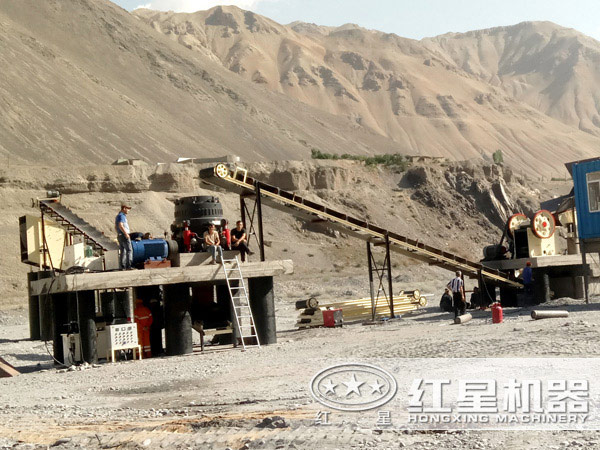 花崗巖小型碎石機生產現(xiàn)場 花崗巖小型碎石機生產現(xiàn)場