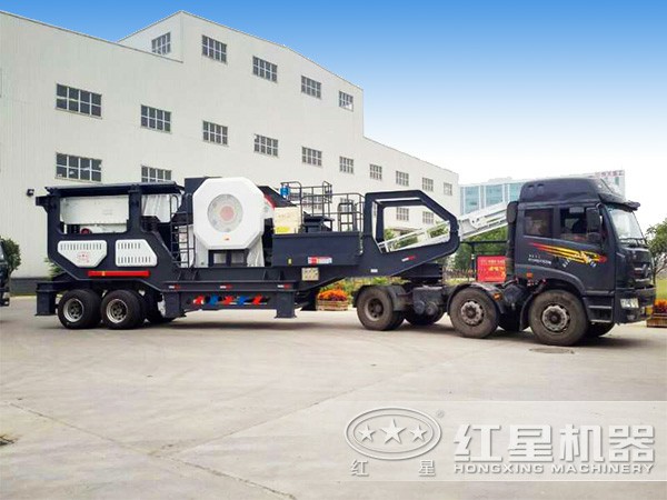 移動(dòng)顎式破碎機(jī)發(fā)貨現(xiàn)場(chǎng) 移動(dòng)顎式破碎機(jī)發(fā)貨現(xiàn)場(chǎng)