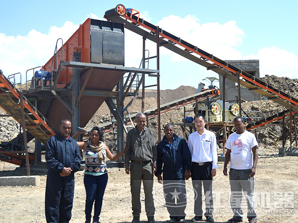 砂石料69碎石機生產(chǎn)現(xiàn)場 砂石料69碎石機生產(chǎn)現(xiàn)場