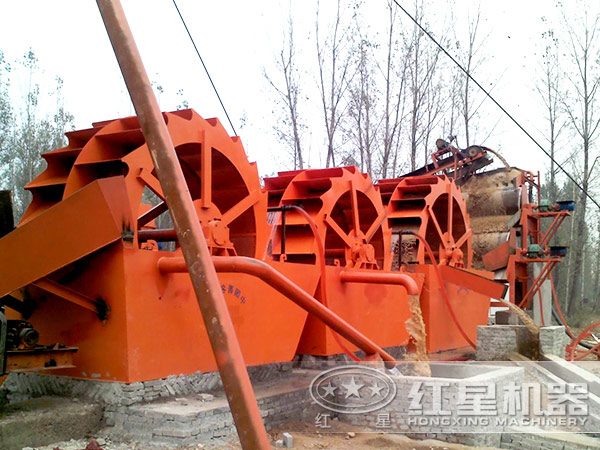 正在作業(yè)的機(jī)制水洗砂設(shè)備 正在作業(yè)的機(jī)制水洗砂設(shè)備