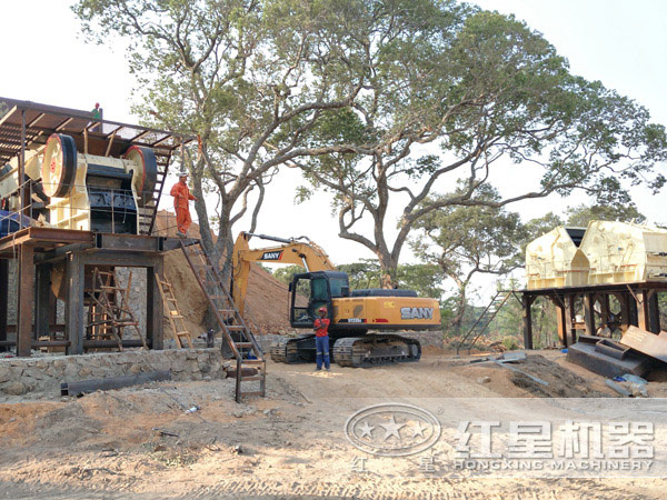 焦炭破碎機(jī)作業(yè)現(xiàn)場(chǎng) 焦炭破碎機(jī)作業(yè)現(xiàn)場(chǎng)