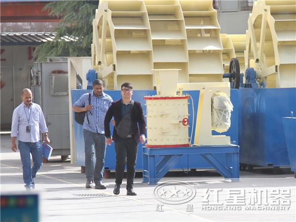 來廠參觀、了解洗砂機的客戶