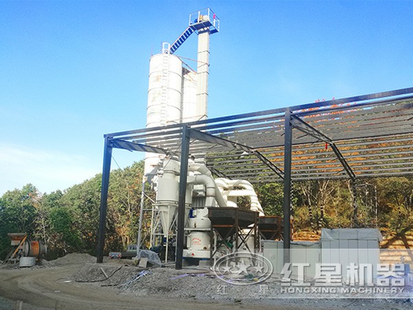 正在磨粉生產(chǎn)線中作業(yè)的高強磨粉機 正在磨粉生產(chǎn)線中作業(yè)的高強磨粉機