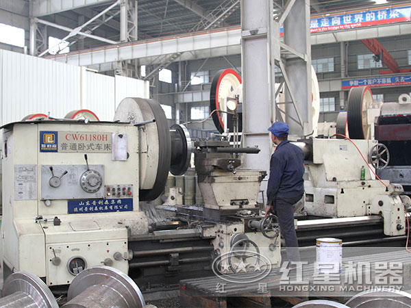 紅星破碎設(shè)備生產(chǎn)車(chē)間