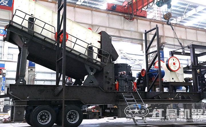 移動破碎機焊接現(xiàn)場 移動破碎機焊接現(xiàn)場