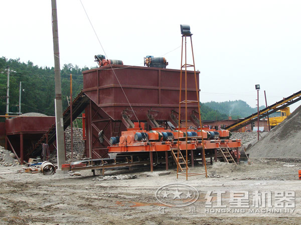 齒輥破碎機(jī)作業(yè)現(xiàn)場 齒輥破碎機(jī)作業(yè)現(xiàn)場