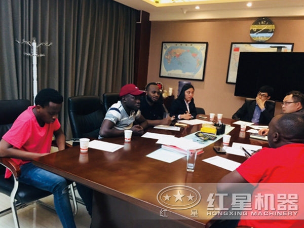 紅星為客戶講解、配置設(shè)備