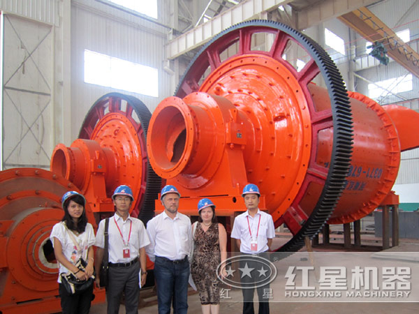 來(lái)廠(chǎng)參觀(guān)選購(gòu)的用戶(hù) 來(lái)廠(chǎng)參觀(guān)選購(gòu)的用戶(hù)