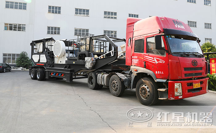 移動式破碎機發(fā)貨現(xiàn)場 移動式破碎機發(fā)貨現(xiàn)場