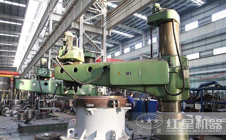 紅星磨粉機生產(chǎn)車間 紅星磨粉機生產(chǎn)車間