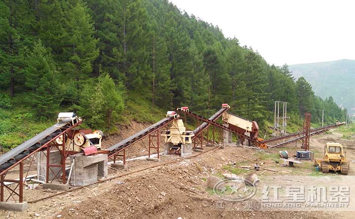 小型制砂生產(chǎn)現(xiàn)場(chǎng) 小型制砂生產(chǎn)現(xiàn)場(chǎng)