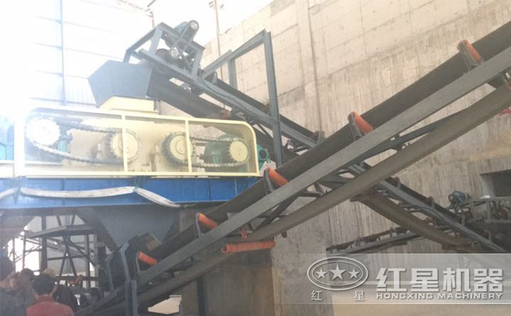 對(duì)輥制砂機(jī)客戶現(xiàn)場 對(duì)輥制砂機(jī)客戶現(xiàn)場