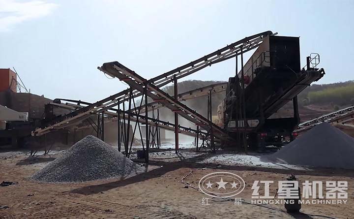 河石移動磕石子機現(xiàn)場 河石移動磕石子機現(xiàn)場