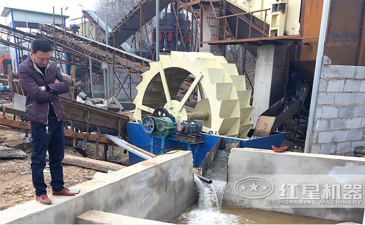 設(shè)有沉淀池洗砂機(jī)客戶現(xiàn)場(chǎng) 設(shè)有沉淀池洗砂機(jī)客戶現(xiàn)場(chǎng)