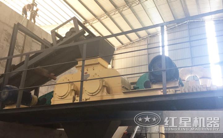 對輥制沙機(jī)安裝、調(diào)試現(xiàn)場