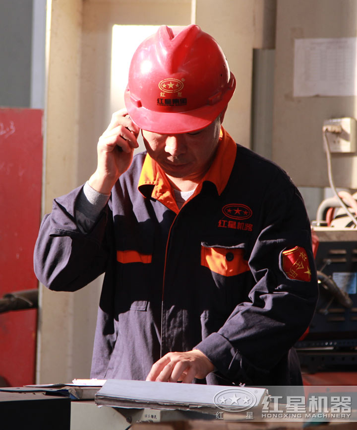 安全員，聯(lián)系客戶為其講解基本安全常識(shí)