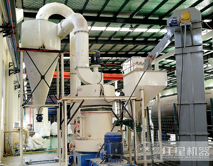 磨粉機作業(yè)現(xiàn)場 磨粉機作業(yè)現(xiàn)場