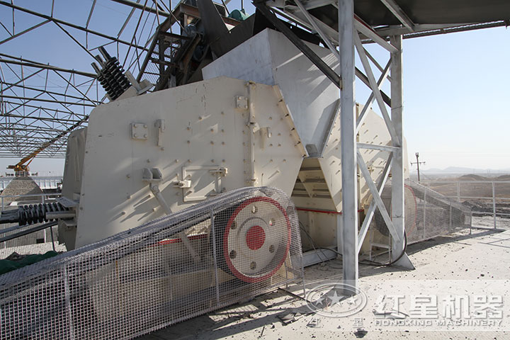 反擊式破碎機(jī)現(xiàn)場