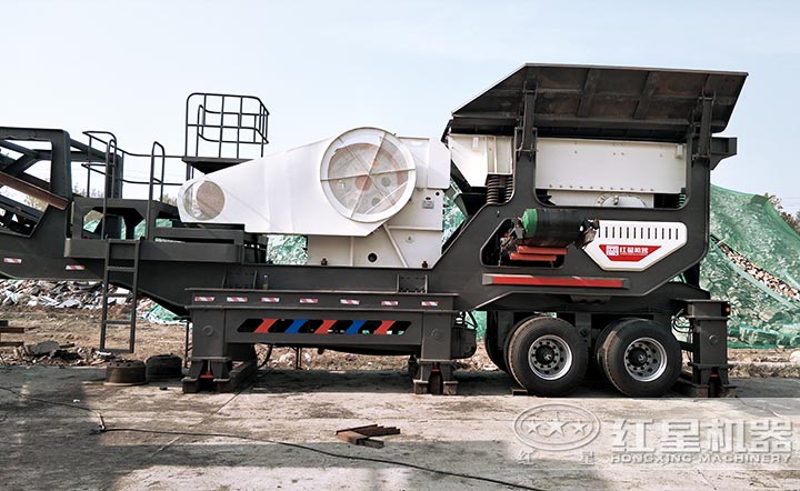 廊坊車(chē)載移動(dòng)顎式碎石機(jī)客戶(hù)現(xiàn)場(chǎng)