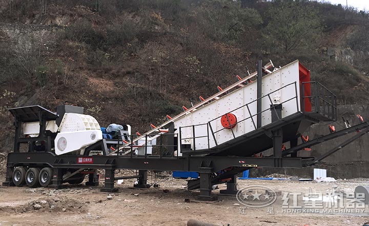 商南客戶(hù)車(chē)載移動(dòng)錘式破碎機(jī)現(xiàn)場(chǎng)