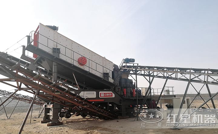 保定大型移動石頭破碎機(jī)安裝現(xiàn)場