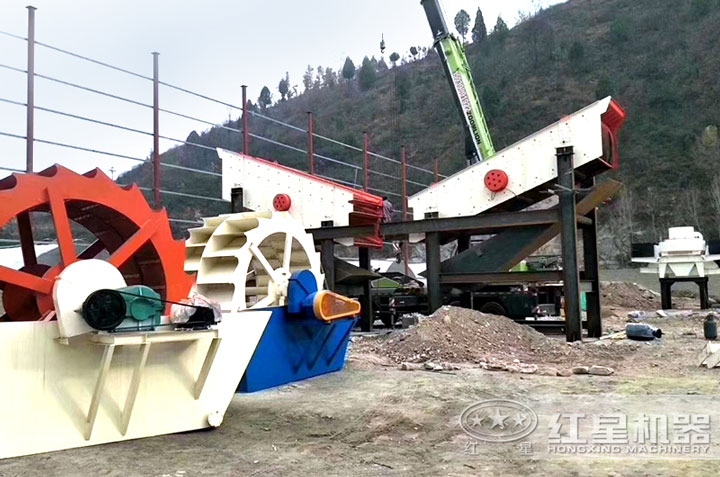 客戶制沙設(shè)備生產(chǎn)線安裝現(xiàn)場(chǎng)