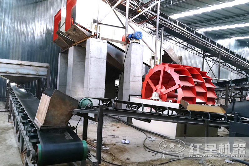 大型水輪式洗砂機客戶現(xiàn)場 大型水輪式洗砂機客戶現(xiàn)場