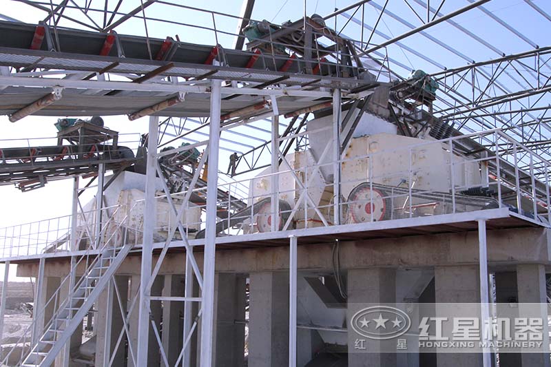 河北客戶破碎石子現(xiàn)場配置4臺(tái)PF-1520型反擊破