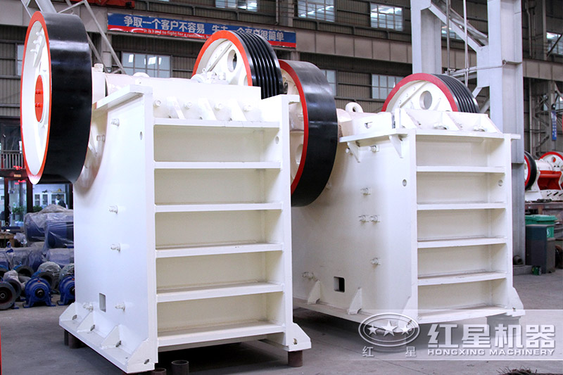 PE型顎式破碎機(jī)設(shè)備實(shí)拍圖 PE型顎式破碎機(jī)設(shè)備實(shí)拍圖