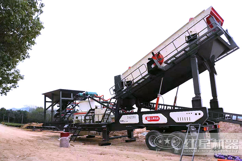 山東泰安小型移動破碎制砂機生產(chǎn)現(xiàn)場 山東泰安小型移動破碎制砂機生產(chǎn)現(xiàn)場