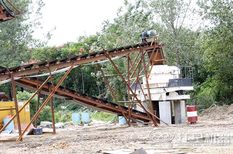 制砂機(jī)工作現(xiàn)場 制砂機(jī)工作現(xiàn)場