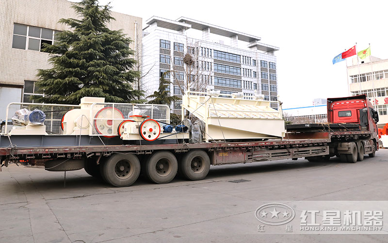 對(duì)輥式破碎機(jī)發(fā)貨現(xiàn)場(chǎng) 對(duì)輥式破碎機(jī)發(fā)貨現(xiàn)場(chǎng)