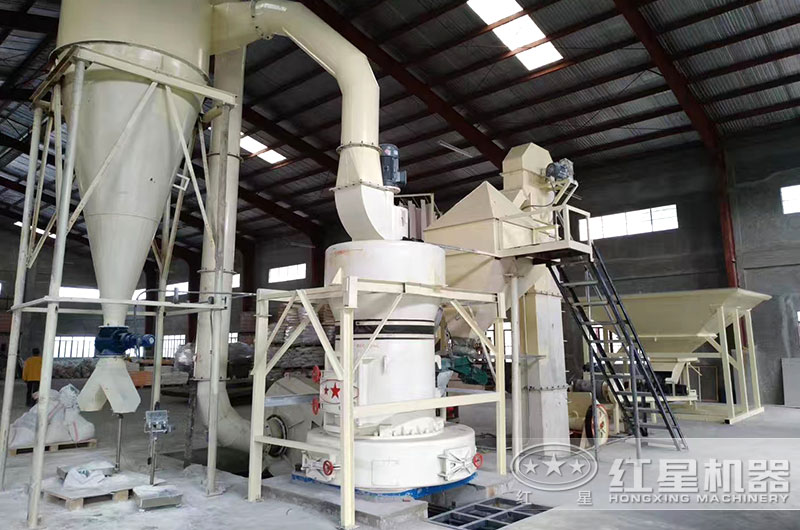 磨粉機(jī)生產(chǎn)現(xiàn)場(chǎng) 磨粉機(jī)生產(chǎn)現(xiàn)場(chǎng)